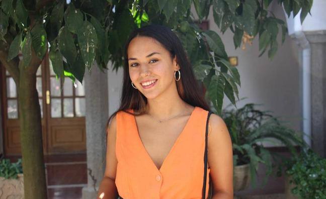 Carla Vazquez aspirante a Reina de la Vendimia por la asociación 'A Caballo por Maimona'
