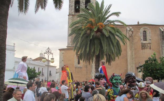 Este miércoles el sorteo entre los niños y jóvenes que quieran portar 'gigantes y cabezudos'