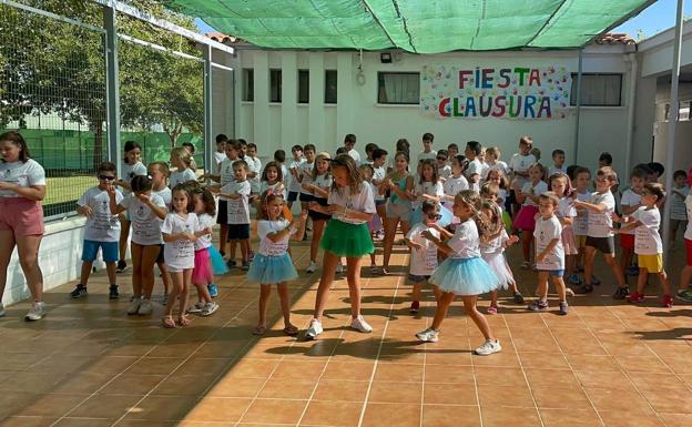 El campamento de verano 'multideportes' se clausuró el pasado viernes