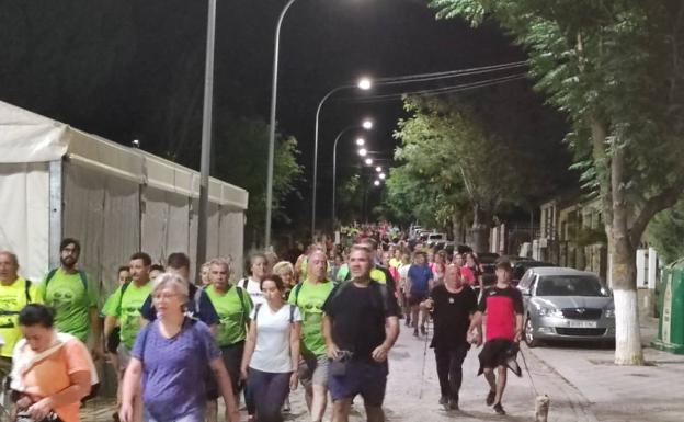 La Asociación Senderista Cultural 'La Verea' logra reunir a más de 400 participantes en la 'Ruta Nocturna'