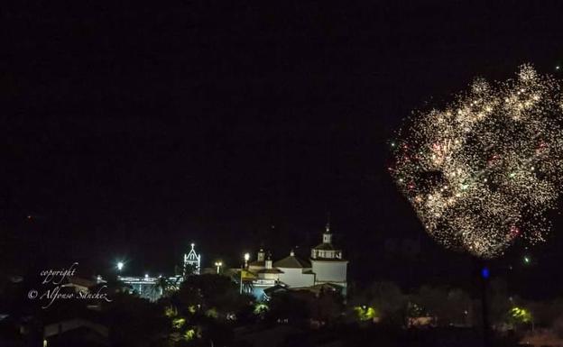 La noche de 'los fuegos artificiales', otro llenazo en las fiestas patronales de la Virgen de la Estrella