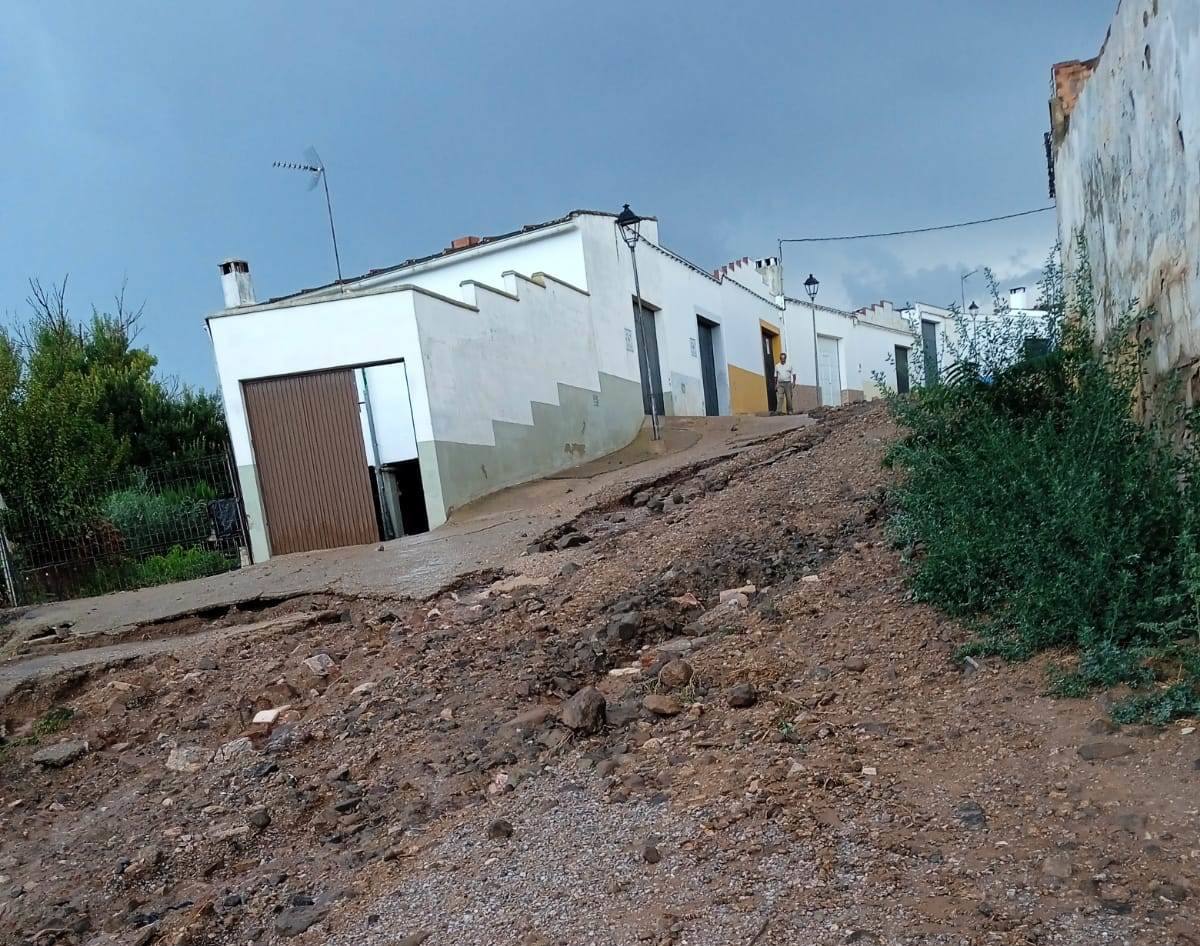 Una tormenta vuelve a causar inundaciones y balsas de agua en Vistahermosa y la Charca