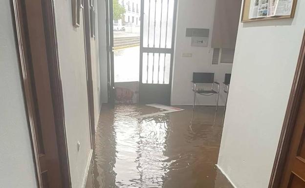 Tras la inundación en la Casa del Pueblo: «Mirar para otro lado a los problemas reales de este municipio, es evidente»