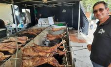 Unos 100 corderos se asaron en la Feria de Zafra bajo la supervisión del chef santeño Manolo Gil