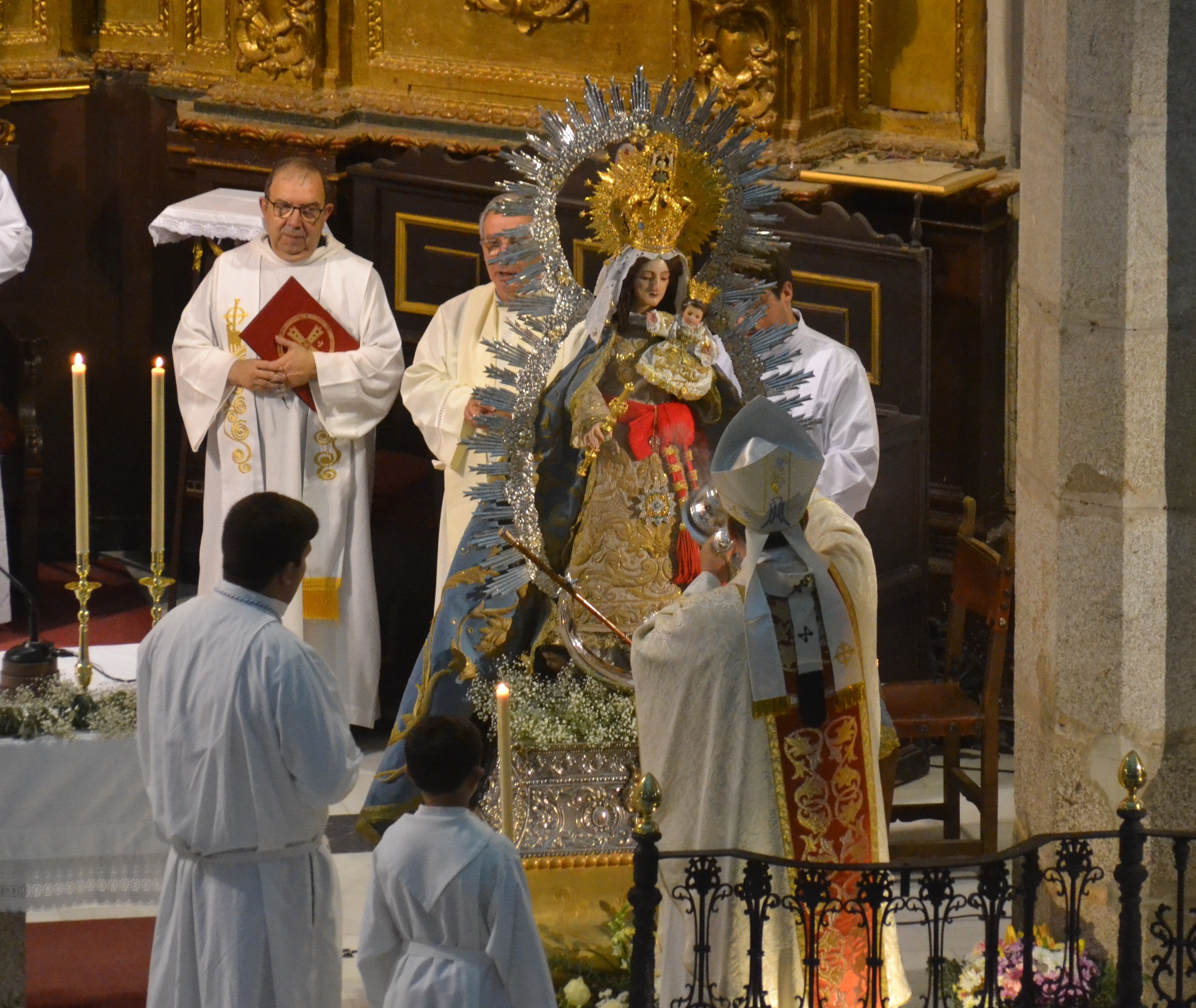 La nueva imagen de la Virgen de la Estrella, bendecida por el Arzobispo en una Eucaristía emocionante