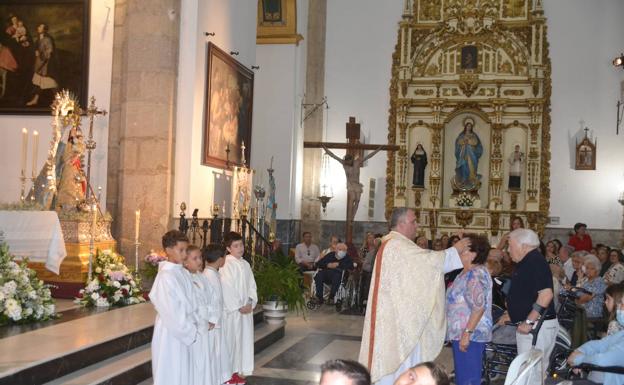 En la misa de este domingo, se administró masivamente el sacramento de la unción de enfermos