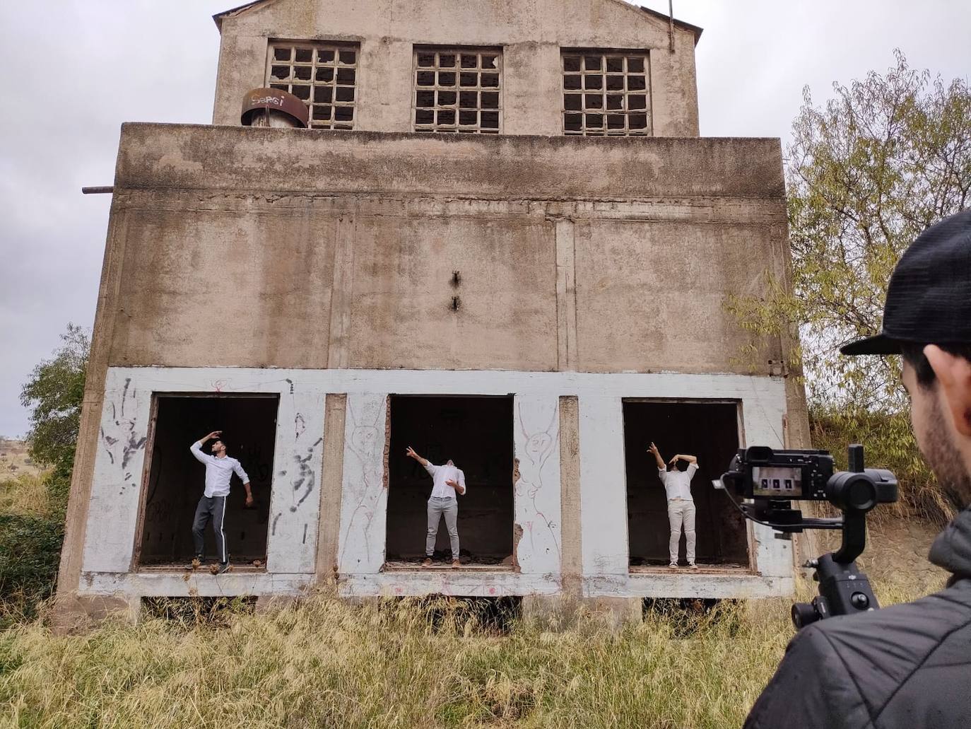 La antigua cementera de Los Santos de Maimona protagonista del videodanza 'Sacudirse el polvo´