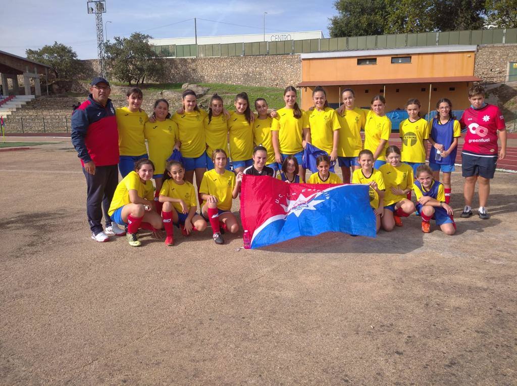 El equipo de fútbol Femenino de la U.C. la Estrella hizo el debut en Valencia de Alcántara