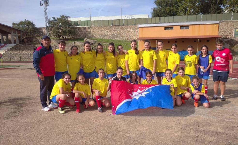 El equipo de fútbol Femenino de la U.C. la Estrella hizo el debut en Valencia de Alcántara