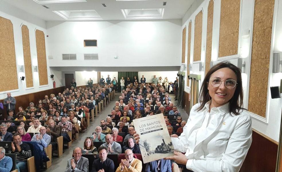 Penélope Rubiano presenta su libro, 'Los Santos de Maimona, memoria de sus oficios' en acto multitudinario