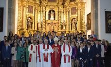 El obispo emérito Amadeo Rodriguez confirmó a sesenta jovenes y algunos adultos