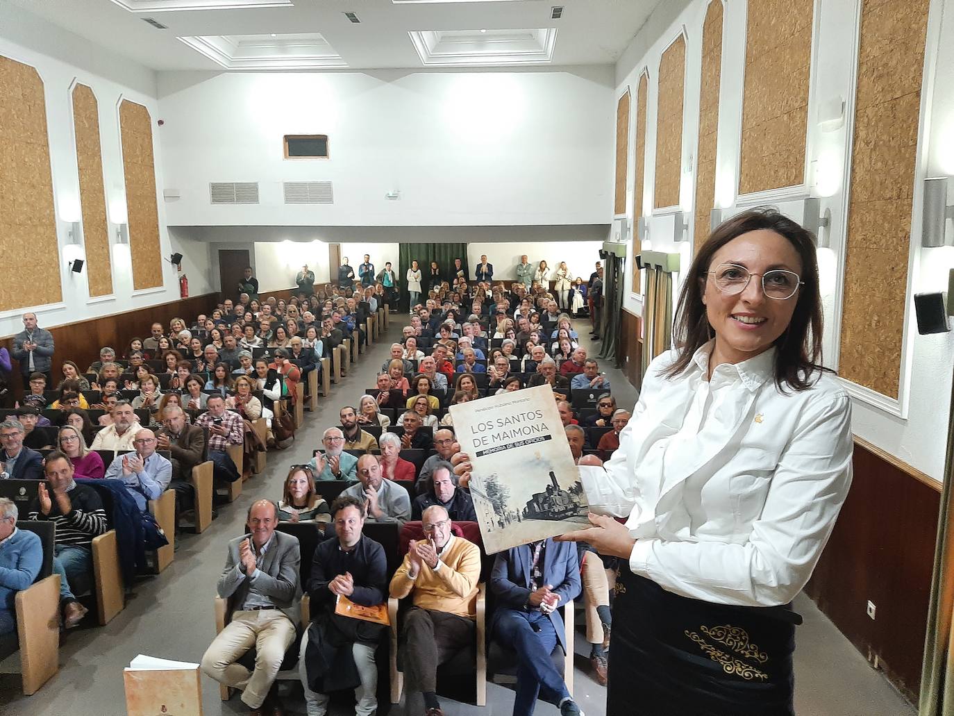 El libro 'Los Santos de Maimona. Memoria de sus oficios',de Penélope Rubiano, será reeditado por la Diputación de Badajoz