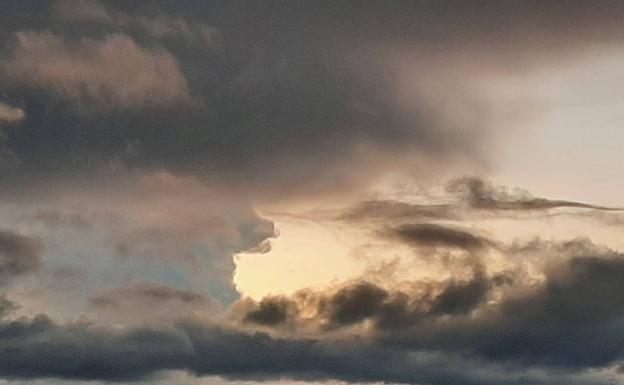 Este martes se anuncian fuertes lluvias y viento, por lo que se han establecido alertas amarillas
