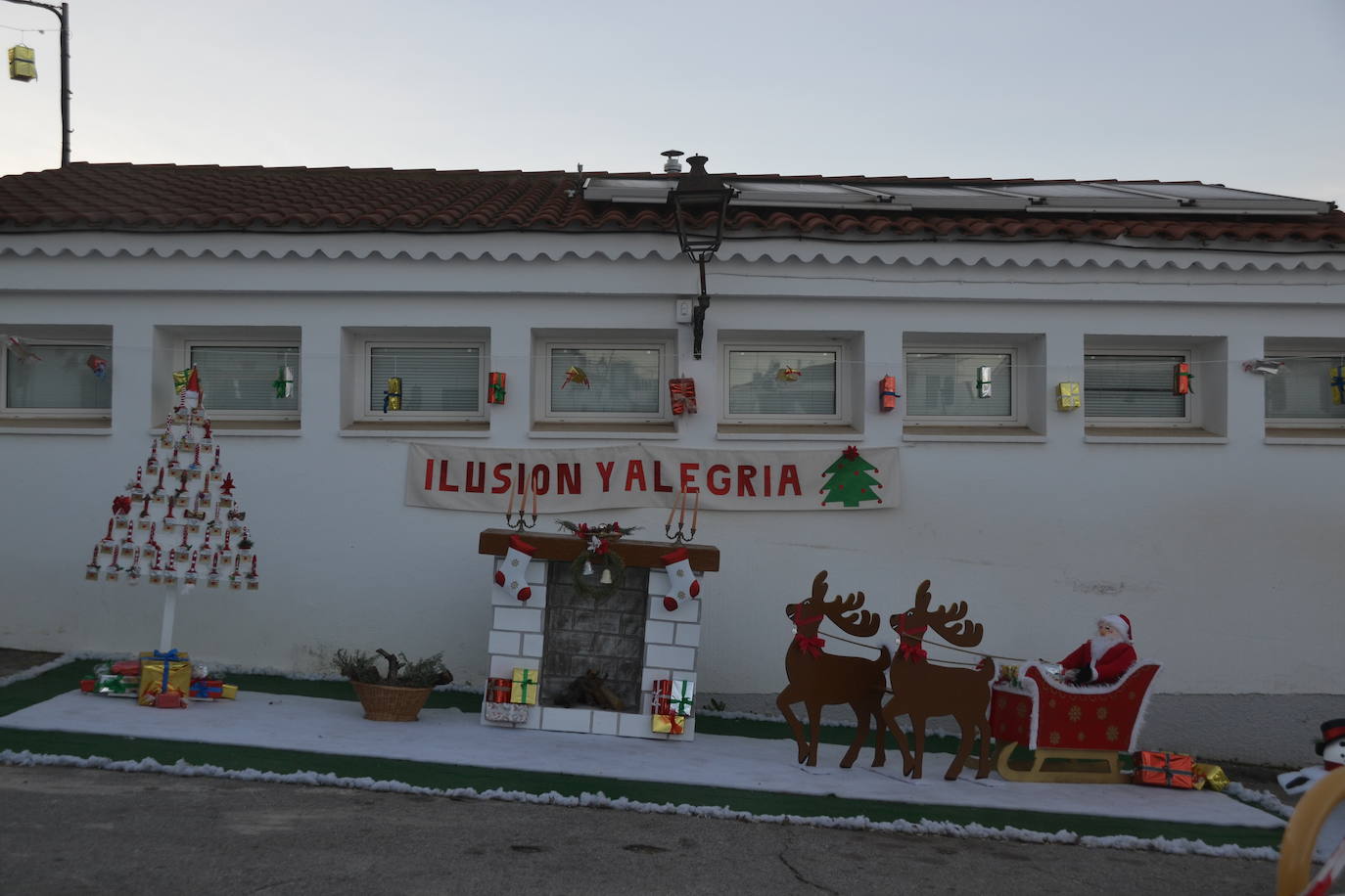 La calle Valmoreno - Maestrazgo y una casa de la calle Trillo, ganadoras del concurso 'Decora tu Navidad'