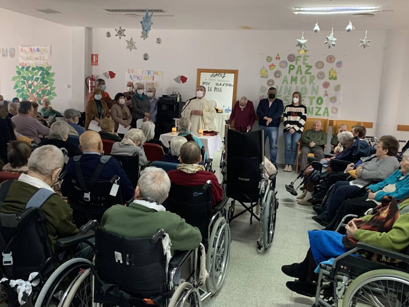 La residencia de mayores celebró una misa con motivo de la Navidad
