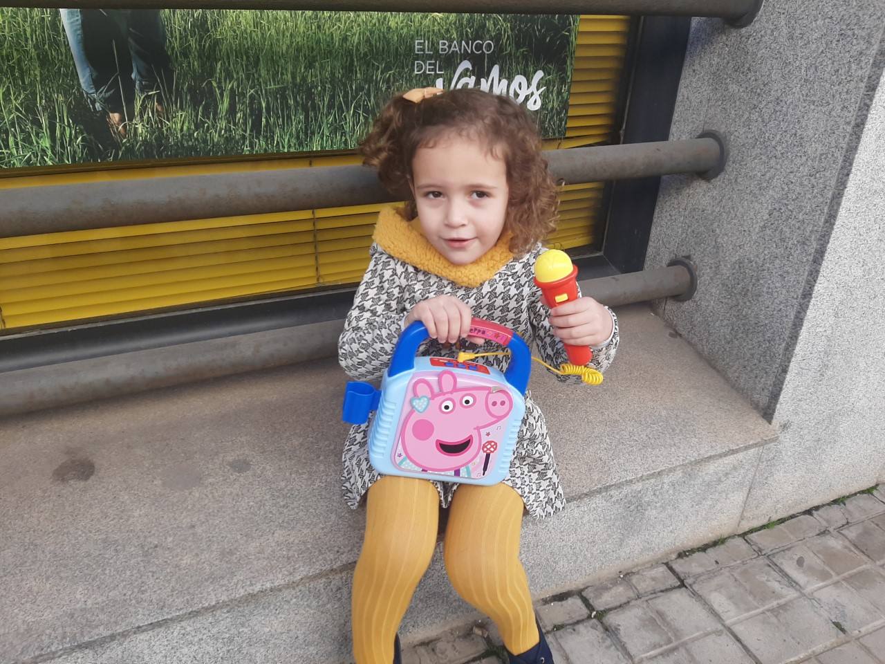 Y llegó el día de Reyes, con muchos niños y sus juguetes, roscones... comidas multitudinarias