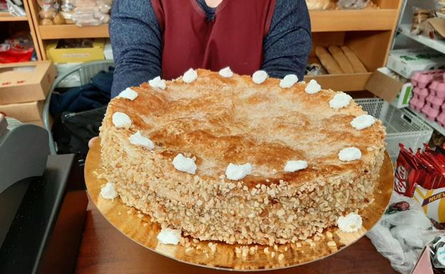 Casi 2.000 pastelones han salido estas navidades de los obradores de Montaño y María
