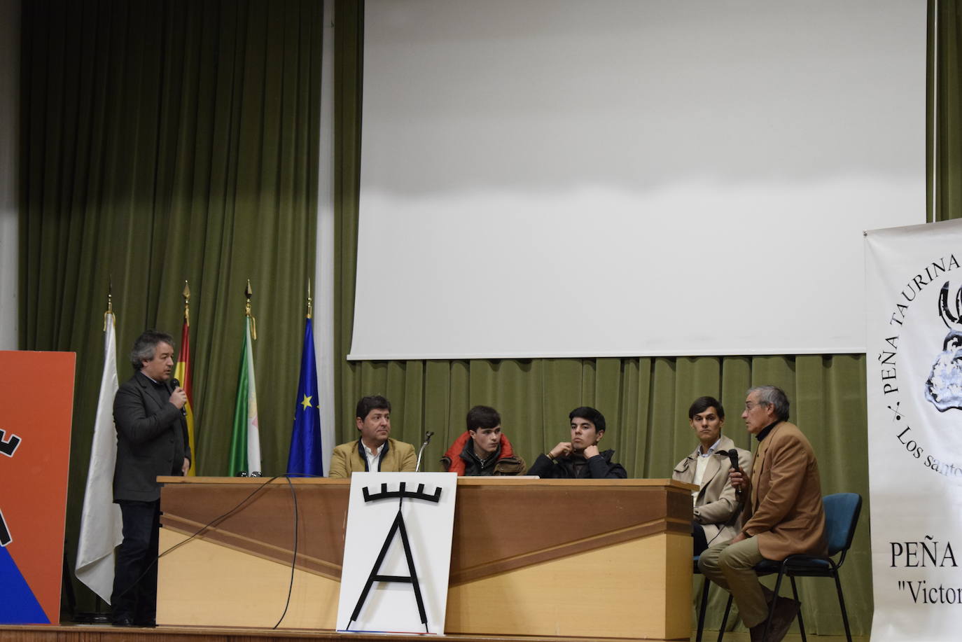 La peña Victorino Martín celebra su 40 aniversario con la presencia en Los Santos de los tres novilleros que actuarán en la Feria de Olivenza