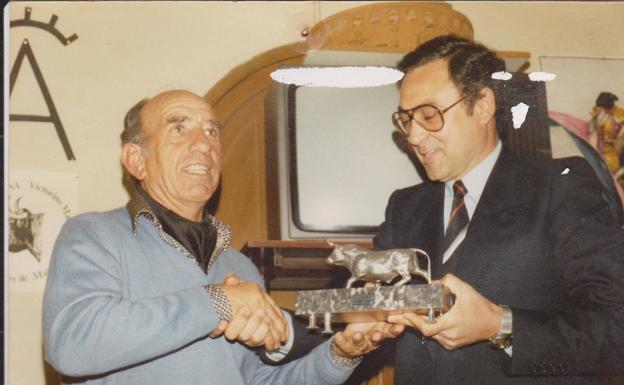 Antonio Morato Moro fundó en 1983 la peña Victorino Martín, con una docena de aficionados