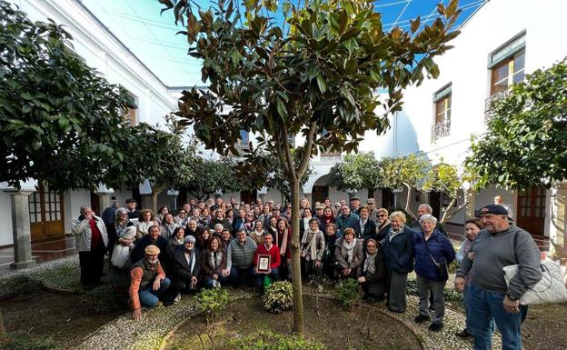 Un grupo de Trebujena visita el Capricho de Cotrina y varios monumentos locales