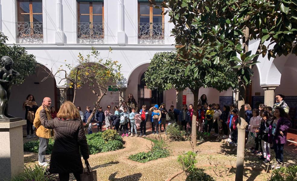 Los alumnos del Mauricio, de visita turística por la semana de Extremadura en la escuela