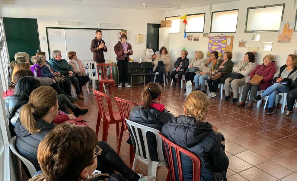 Comienzan los talleres 'Tejiendo redes de mujeres santeñas' organizados por el día de la mujer