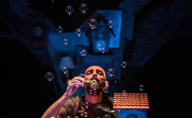 La Sala Guirigai acoge la obra teatral 'Soy una nuez' de la compañía Zum-Zum Teatre