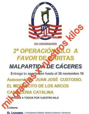 La peña del Atlético de Madrid entrega a Cáritas los alimentos recogidos