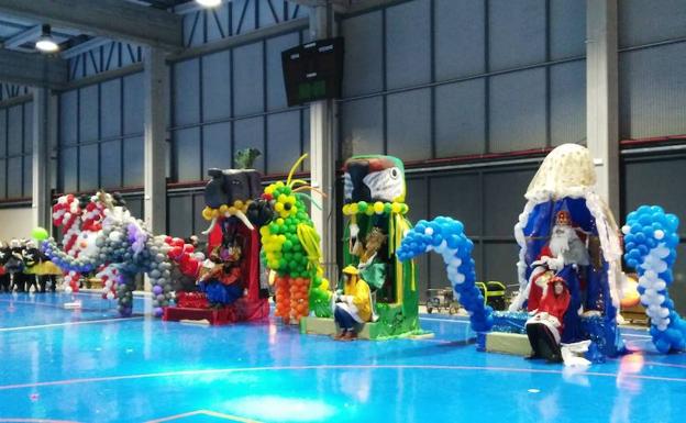 Los Reyes Magos llegaron a Malpartida de Cáceres en unas carrozas muy especiales