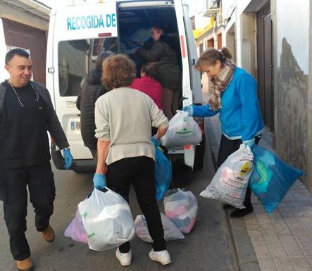 Cáritas Parroquial Malpartida de Cáceres ha donado 800 kg de ropa y calzado usado a la asociación 'La Vereda Extremeña', de Badajoz