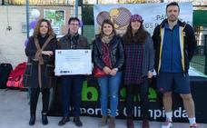 A.D. Pádel Los Barruecos recaudó 750 euros para el recreo del colegio 'Los Arcos'