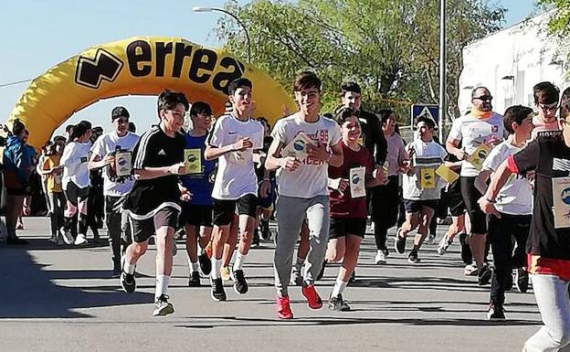 El IESO Los Barruecos celebró su día del centro colaborando con ACNUR