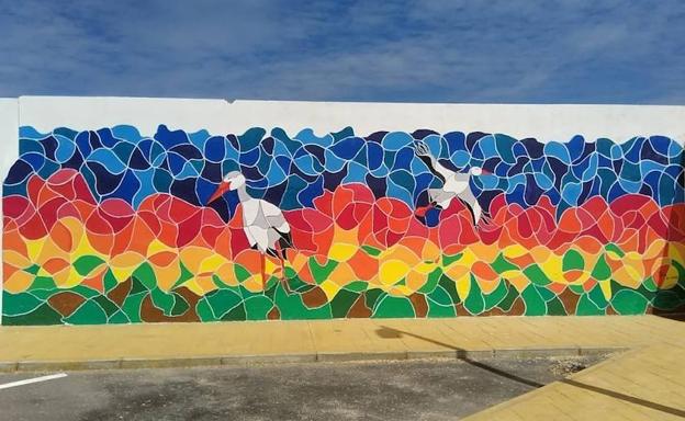 Finalizado el mural 'Las cigüeñas de Aizenay'