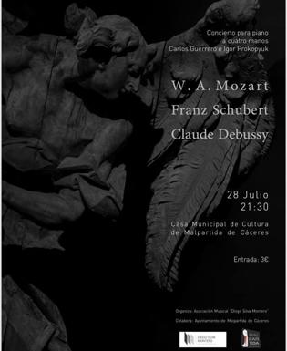 Piano a 4 manos en la Casa de Cultura