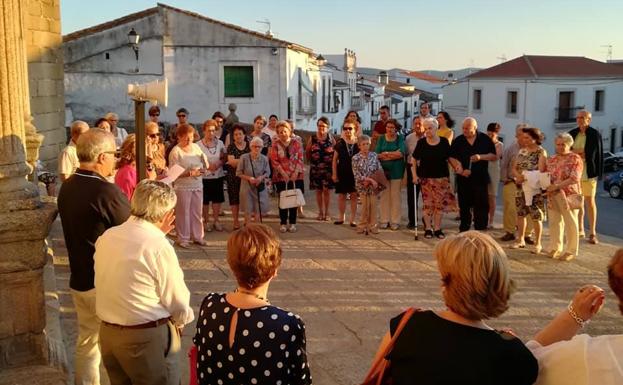Cáritas Parroquial de Malpartida de Cáceres celebra el primer Círculo del Silencio en la localidad