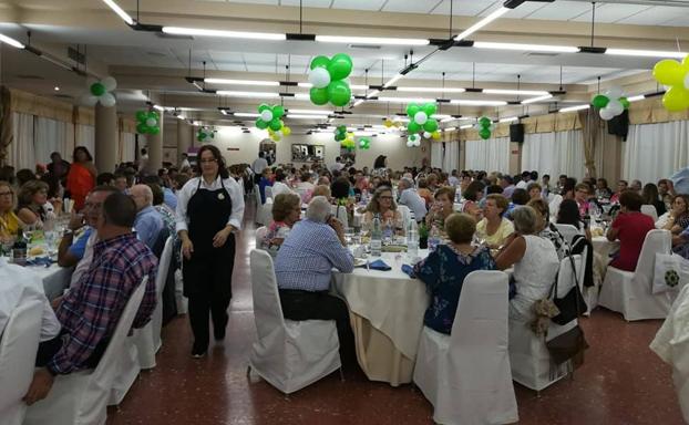 314 personas asistieron a la cena solidaria de la AECC el pasado sábado
