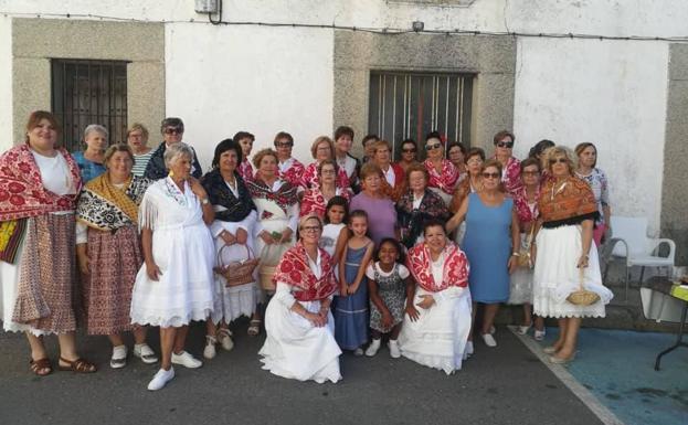 La asociación Amas de Casa Los Barruecos continúa con la cebraleción de los actos de su Semana Cultural