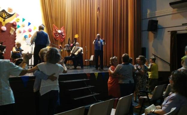 Fin de semana de actividades de la Semana Cultural de las Amas de Casa 'Los Barruecos'