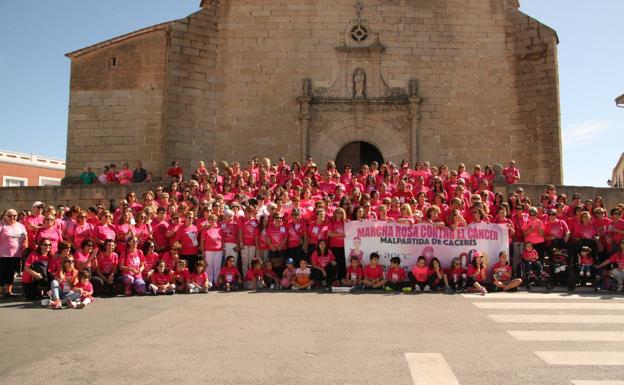 Alrededor de 700 inscritos en la última edición de la Marcha Rosa Contra el Cáncer de Mama de Malpartida de Cáceres