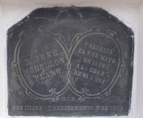 La lápida más antigua que queda en el cementerio viejo. Es del año de su inauguraciómn 1858. Foto y Archivo JAAG