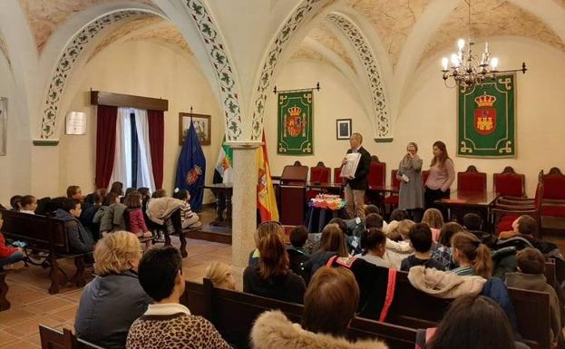 El Ayuntamiento abre sus puertas a los pequeños de 5 años por el Día de la Constitución