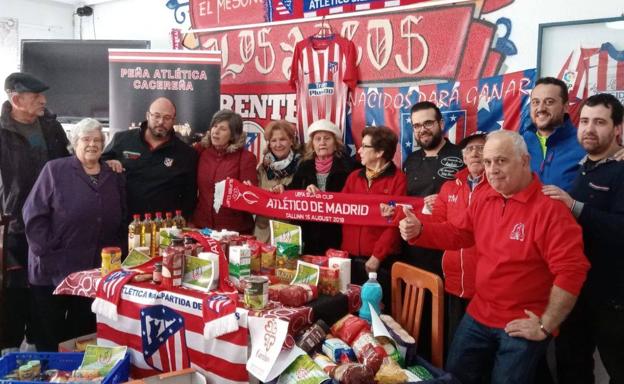 La Peña Atlética de Malpartida de Cáceres entregó a Cáritas Malpartida 460 kilos de alimentos