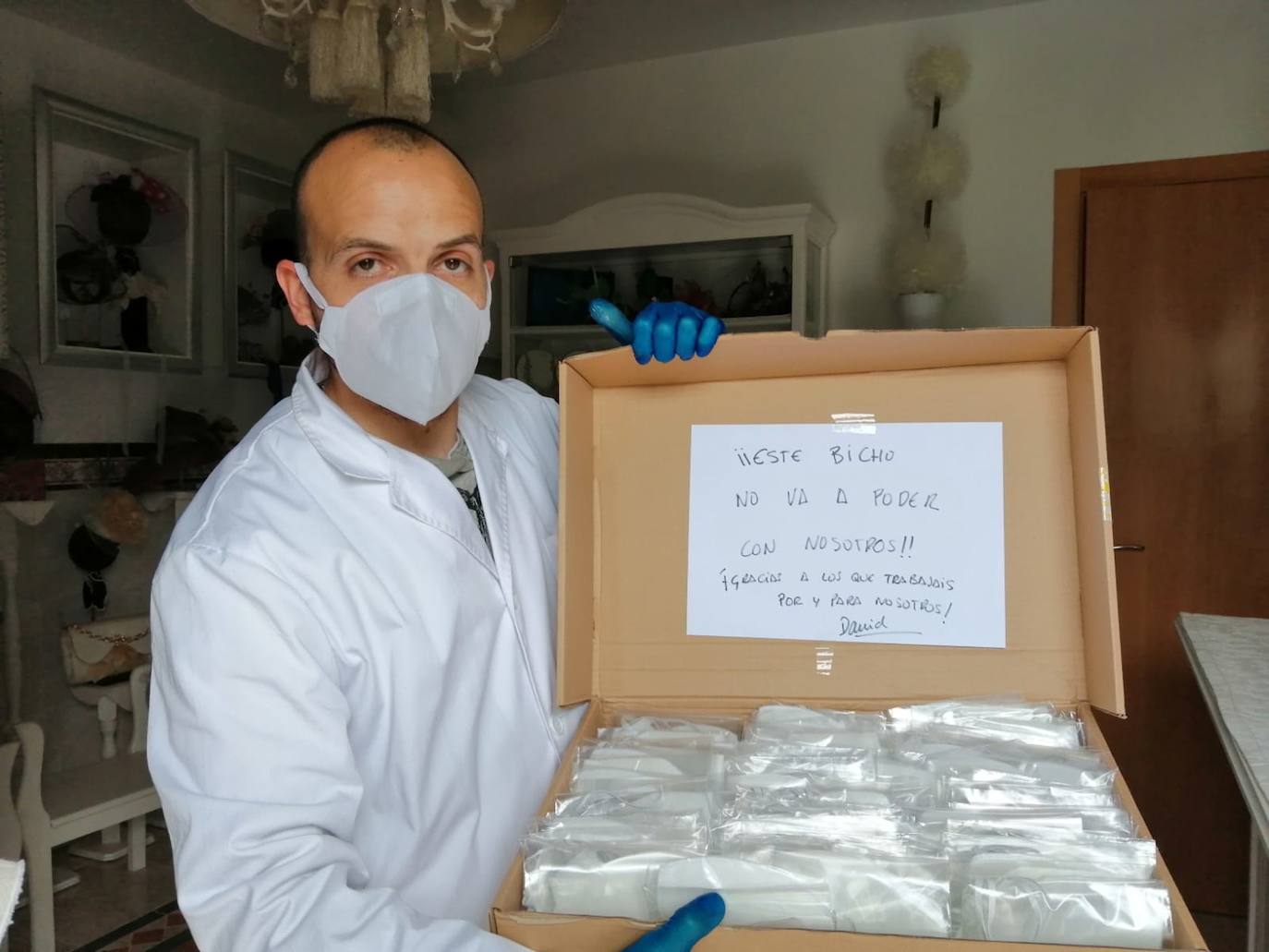 Los malpartideños Marian y David Patrón donan 150 mascarillas al Ayuntamiento