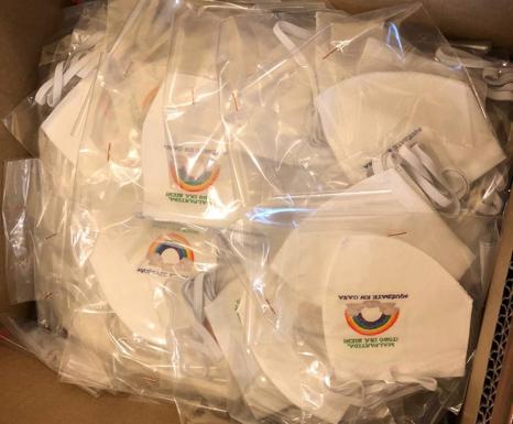 El Ayuntamiento facilita mascarillas a los más pequeños para protegerlos en la primera salida al exterior