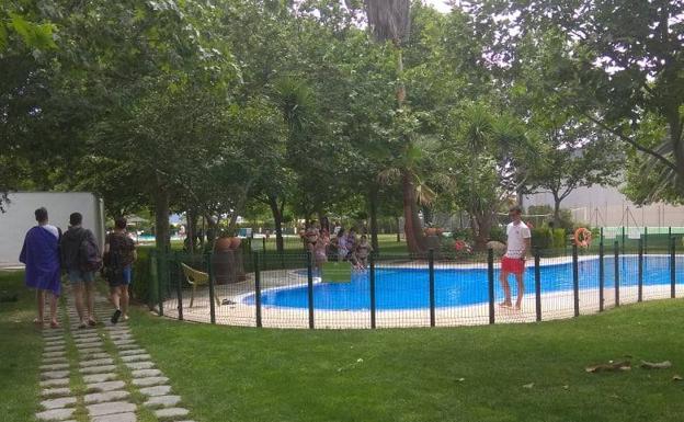 El Ayuntamiento contratará 4 taquilleros-vigilantes para la Piscina Municipal