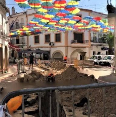 El Ayuntamiento pide disculpas a los vecinos por las averías ocasionadas por la obra de la calle Pintores