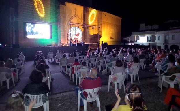 La Plaza del Carmen volvió a vibrar con 'Las Veladas del Carmen'