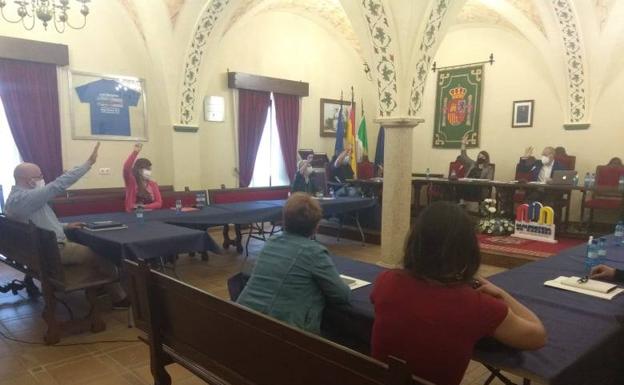 El PSOE pide en pleno, y es rechazada nuevamente, la dimisión de Alfredo Aguilera