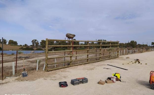 Críticas al observatorio de aves construido en el humedal de la cigüeña