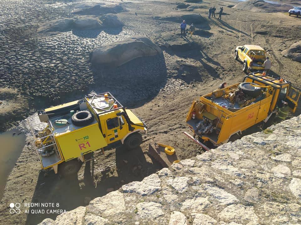 Camiones del Infoex de la Junta de Extremadura colaboran en el secado del Barrueco